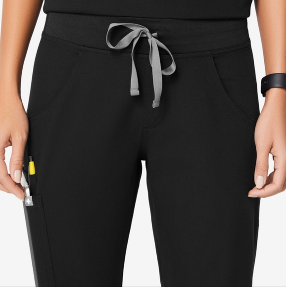 Figs Pants - Figs | Kade Cargo Scrub Pants in Black Size Small Petite